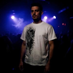 Spiral Direct ✦ Bat Curse Gothic Graphic Tee ✦ White Skull & Bat Cotton Crew S